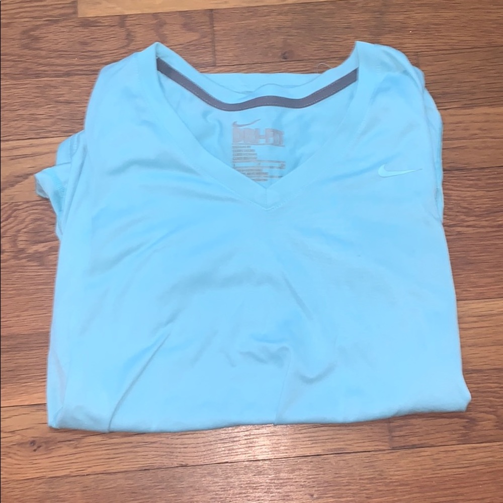 🌟Nike drifit workout shirt vneck